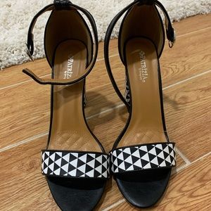 Prism Aztec Black and White Pattern Heel